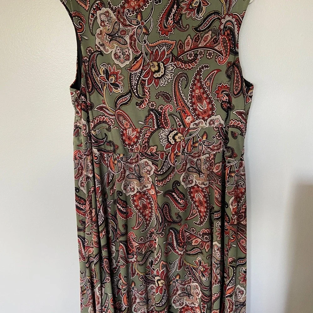 Sandra Darren Woman’s Green Paisley Mid length sleeveless dress, Plus Size 2X - Picture 6 of 13